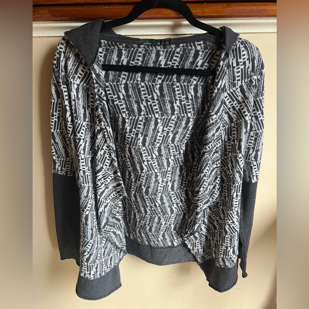 prAna Women’s Hooded Grey & White Wrap